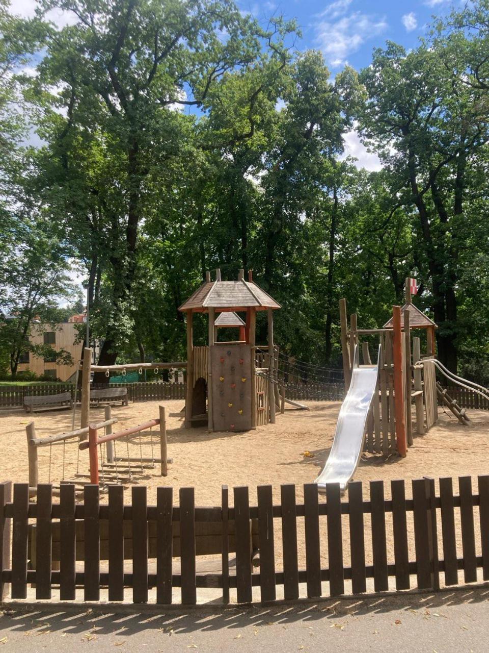 Residence Park Klamovka Прага Екстер'єр фото